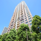 青山パークタワー